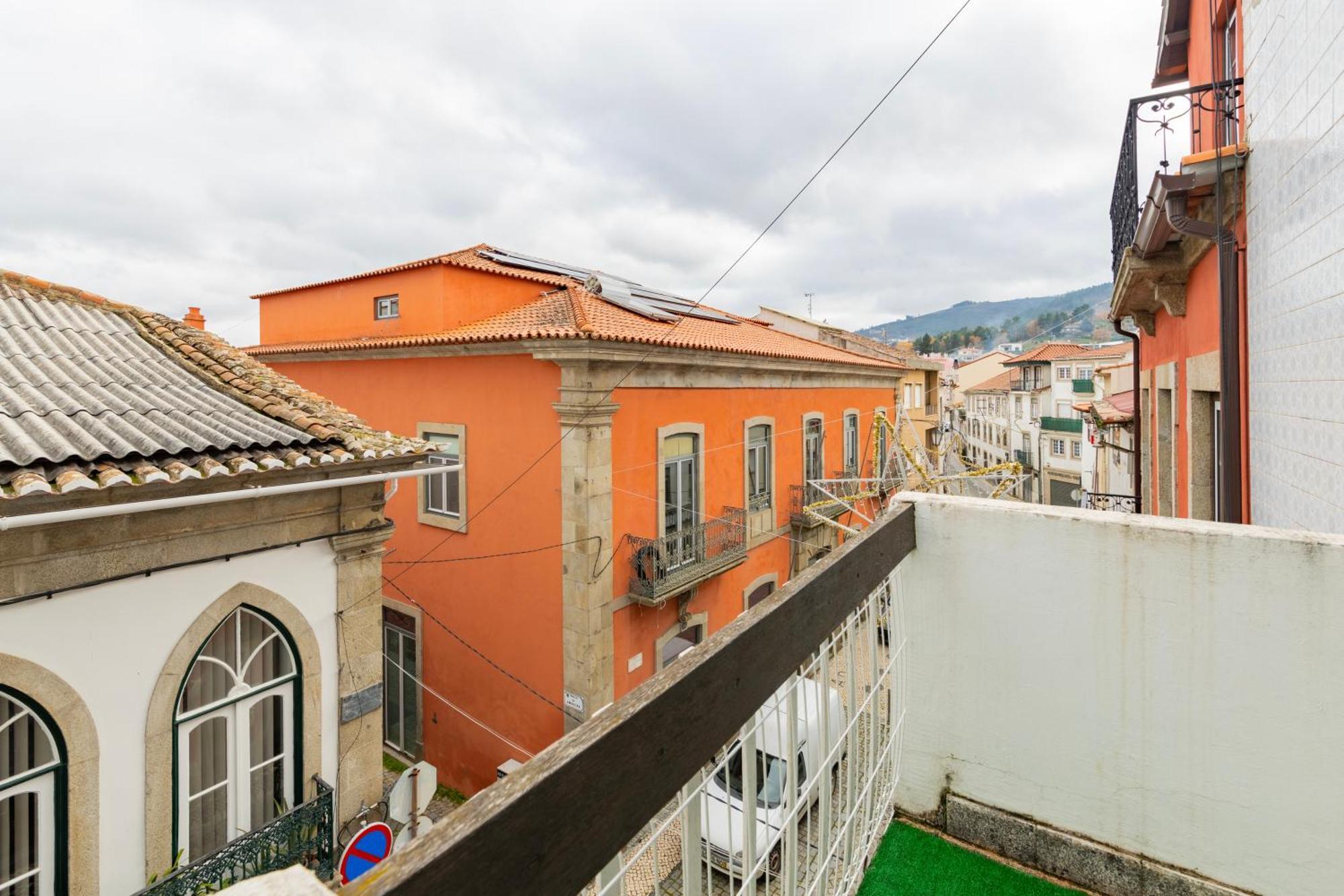 Cosy Remodeled Apartment In The City Center Fundão Exterior foto